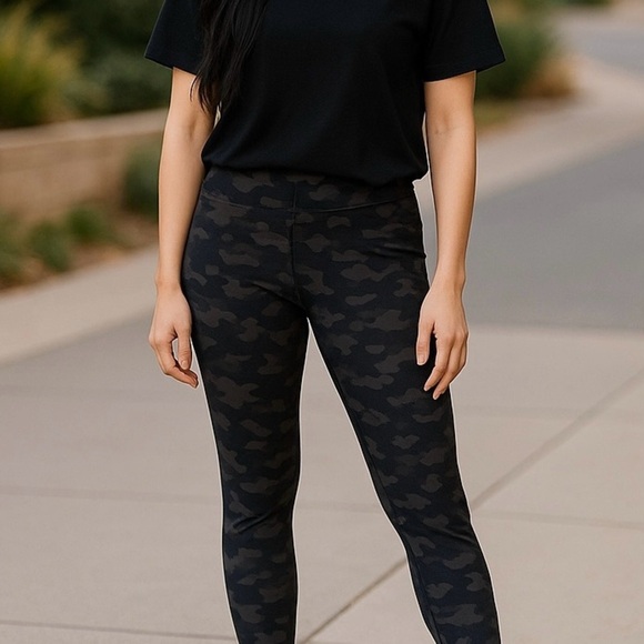 MARISSA OLIVIA Women's size XL Black Gray Camouflage Leggings Elastic Waistband - Picture 1 of 9